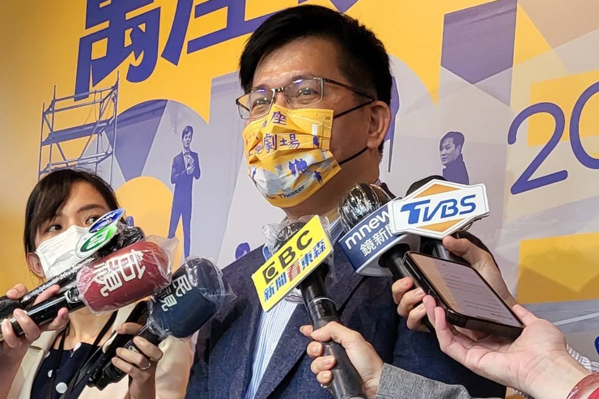 前交通部長林佳龍26日出席萬座曉劇場開幕典禮時接受媒體訪問 圖：林佳龍辦公室提供