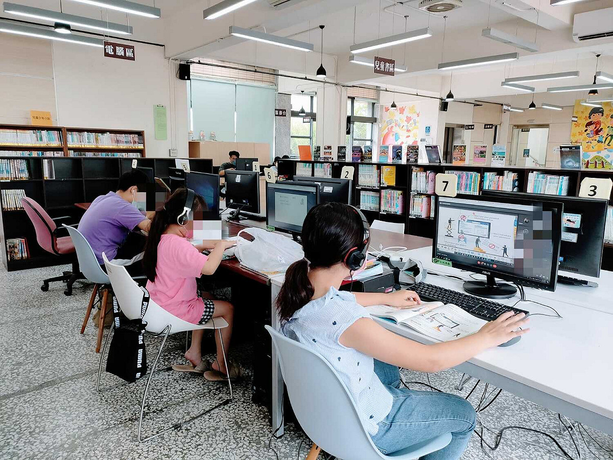 雲林縣土庫鎮圖書館館長呼籲，有餘力的人可以多做一點。 圖：翻攝自館長小編的圖書館日常 臉書