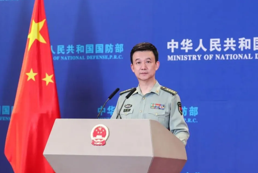 中國國防部今日舉行例行記者會，回應日方出動出雲號直升機航母跟蹤監視。 擷取自環球網