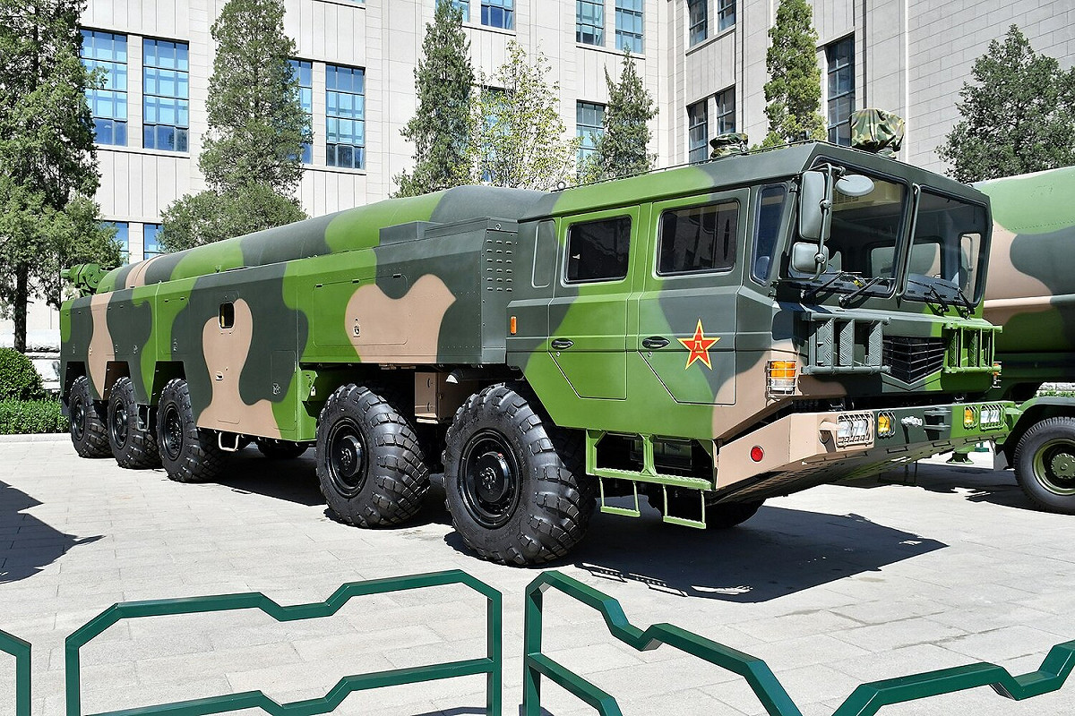 中國人民革命軍事博物館展出的東風-16常規飛彈發射車。 圖 : 翻攝自維基百科