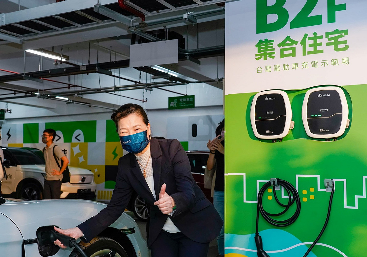 經濟部長王美花宣布，5/30起實施電動車專用電價。 圖：台灣電力公司／提供