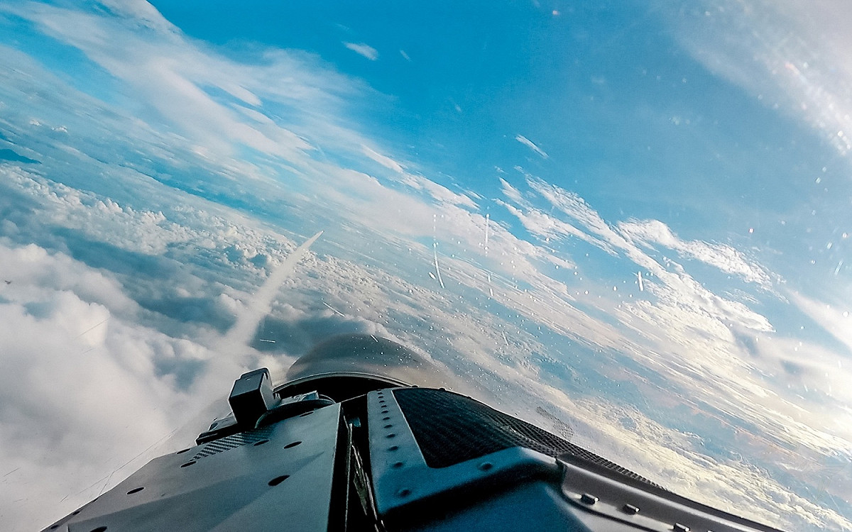 空軍第二聯隊幻象戰機發射雲母飛彈。 圖：國防部提供（資料照片）