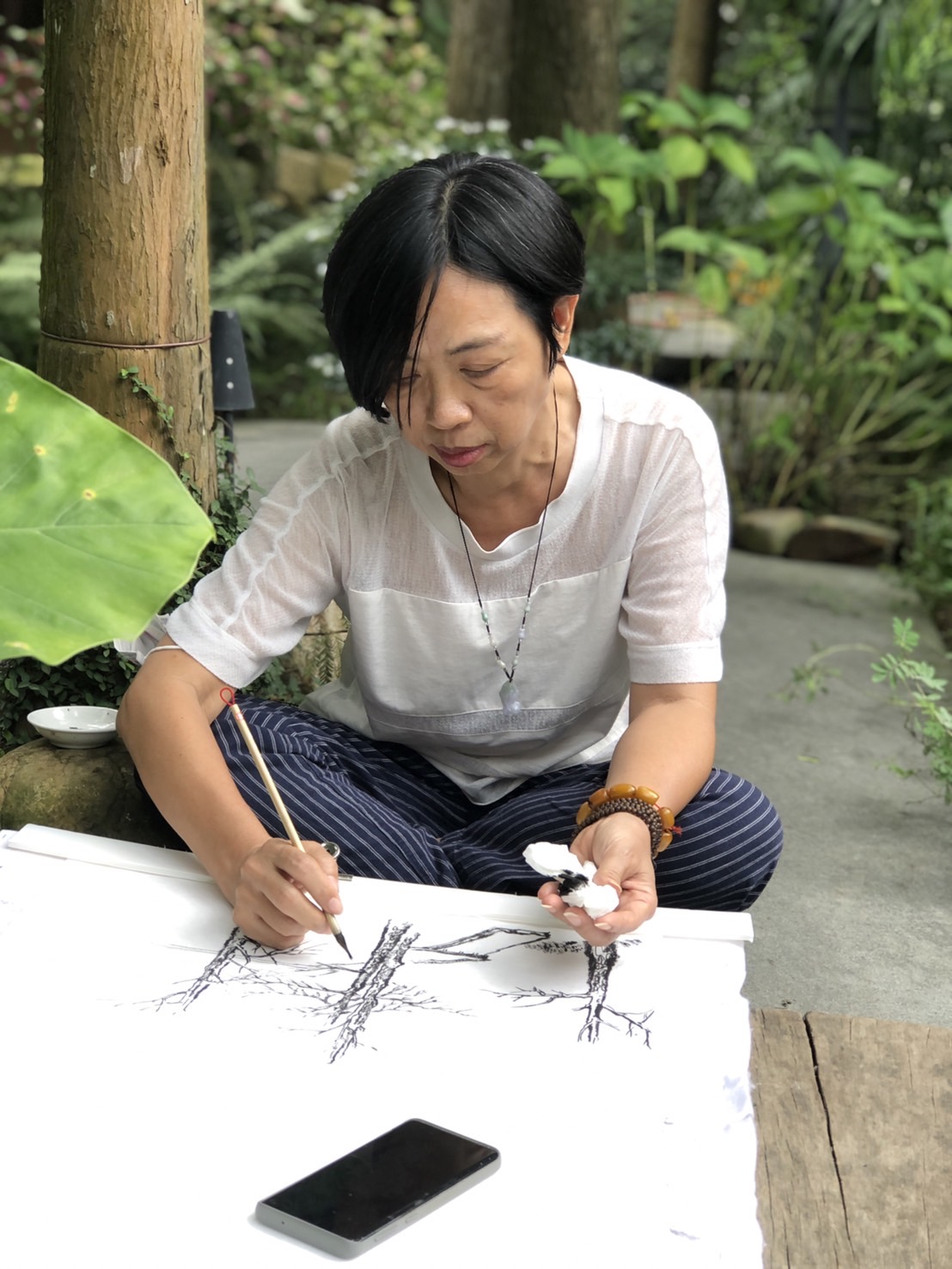 曹文娟說自己不是美術科班出身，豐富的生活閱歷和細膩敏銳的觀察是她寫生的最大利器，能在小小尺寸中畫出寬闊天地。 曹文娟/提供