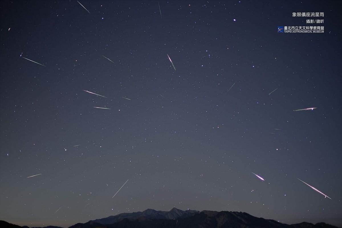 武仙座τ流星雨將於5/31登場，天文學家預測有可能出現每小時上千顆的「流星暴」盛況。 圖：台北市立天文館／提供