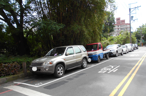 鶯歌區國光街停車狀況。 圖：新北市交通局提供