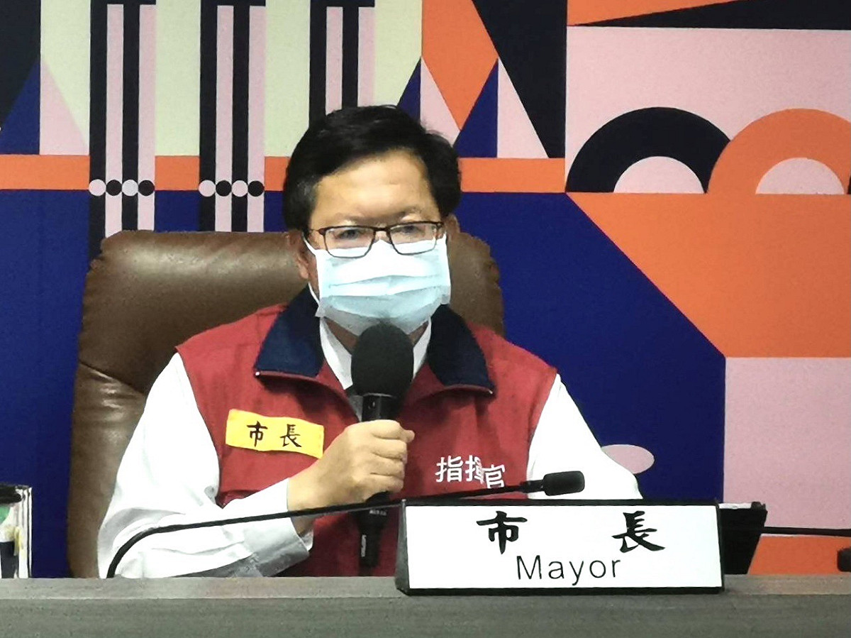 鄭文燦說明桃園市5-11歲兒童疫苗接種安排情形。 圖：桃園市政府/提供