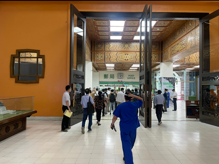 指揮中心今天宣布， 6 月 1 日起將協助六都設置大型接種站提供 5 至 11 歲兒童接種疫苗，北市地點為中正紀念堂自由廣場 截自王必勝臉書
