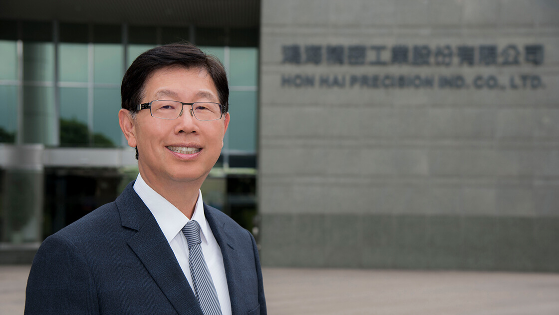 鴻海董事長劉揚偉於今日股東大會表示，將在10舉辦第3屆鴻海科技日並推2款全新電動車。 圖：取自鴻海官網