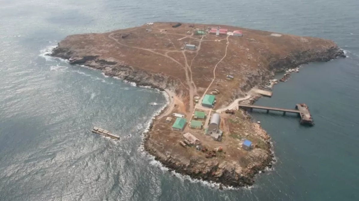 烏克蘭國家通訊社31日報導，俄羅斯正加強茲梅伊內島(Zmiinyi，或譯蛇島)防務，企圖「控制」所謂的「人道糧食走廊」。 圖：翻攝SIS官網