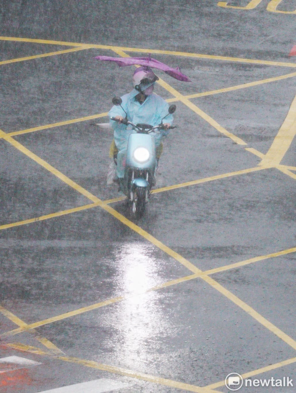 由於午後對流發展旺盛，中央氣象局發布大雨特報（資料照）。 圖：張良一/攝