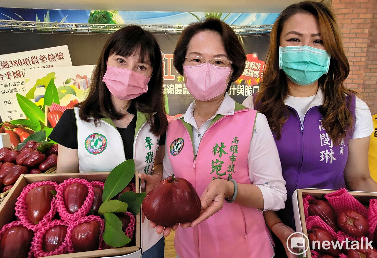 變體心形「高雄紅蜜蓮霧」相當討喜。 圖：孫家銘攝