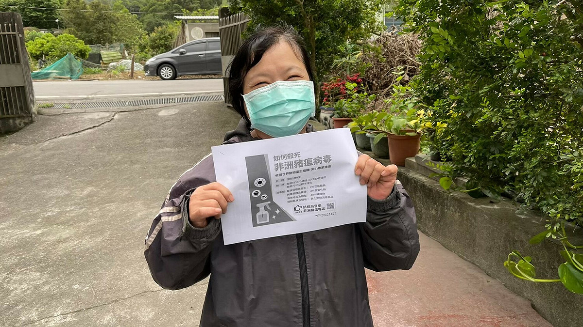 動保處加強巡視轄內養豬場宣導自主防疫。 圖：新北市動保處提供