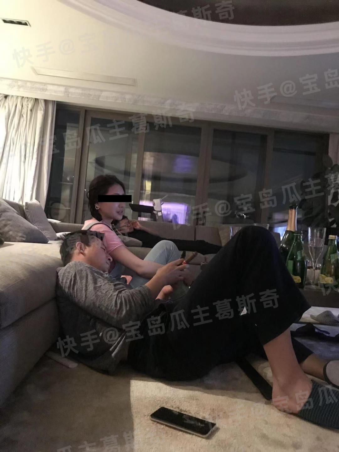 葛斯齊日前公開3張汪小菲和妙齡女子的親密照。 圖：翻攝自快手直播/葛斯齊