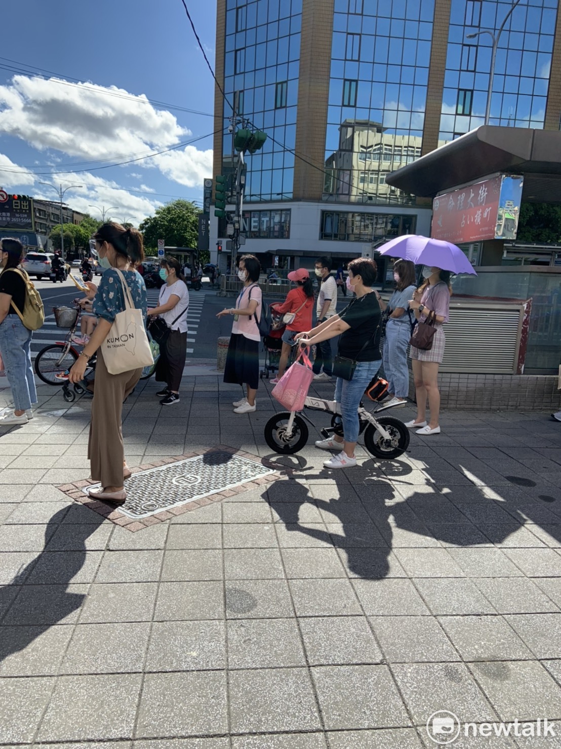 中央氣象局提醒，明日4縣市可能出現36度高溫（資料照）。 圖：張家寧／攝