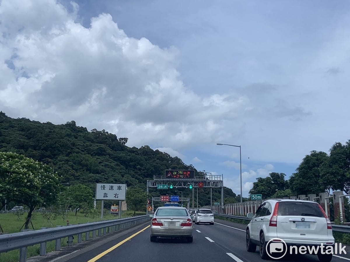 今日是端午連假前1天，交通部高速公路局預估國5南港系統到頭城可能出現壅塞情形。 圖：張家寧／攝