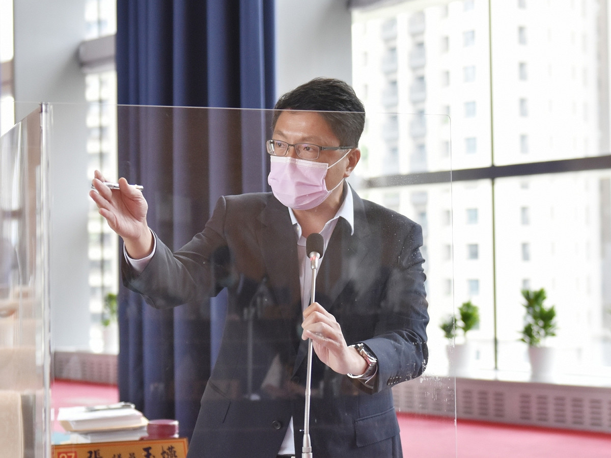 台中市議員林德宇痛批中市府解釋總統府確診比例，根本是硬拗。  林德宇/提供