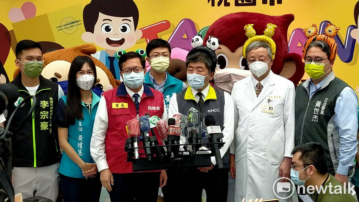 衛福部長陳時中今（２）日下午赴桃園，與桃園市長鄭文燦一同視察大型兒童疫苗接種站施打情況。 圖：林昀真 / 攝（資料照）