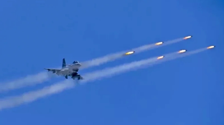 中國東部戰區放軍戰機在台灣週邊海域附近演習，並發射飛彈。 圖 : 翻攝自解放軍東部戰區