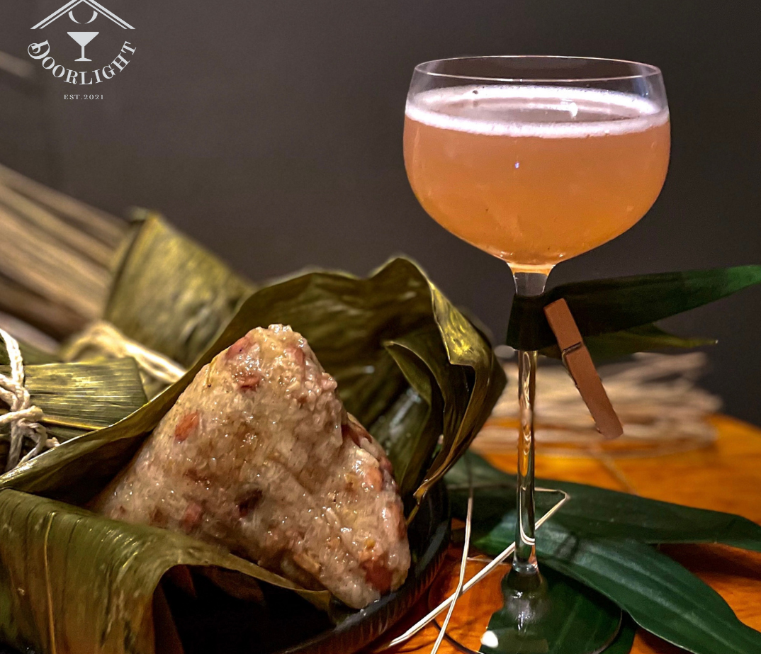 古早味南部粽加「端午夏荷」的組合。 圖：Bar Doorlight提供