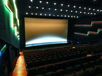 俄羅斯電影業者擔憂電影行業面臨破產，竟上網下載盜版電影公開播放。（圖為電影院示意圖） 圖：翻攝自維基百科
