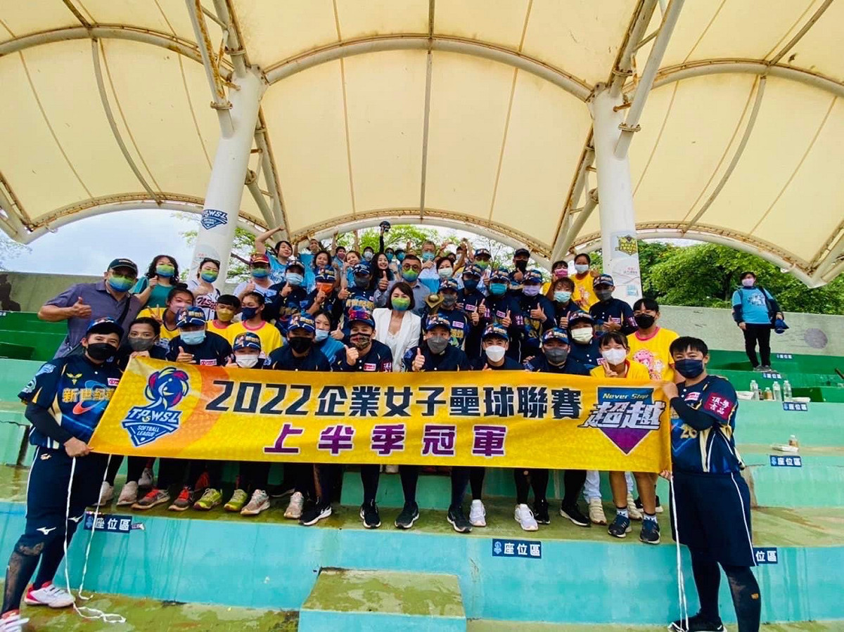 高雄新世紀黃蜂提前勇奪上半季冠軍。 圖：翻攝史哲臉書