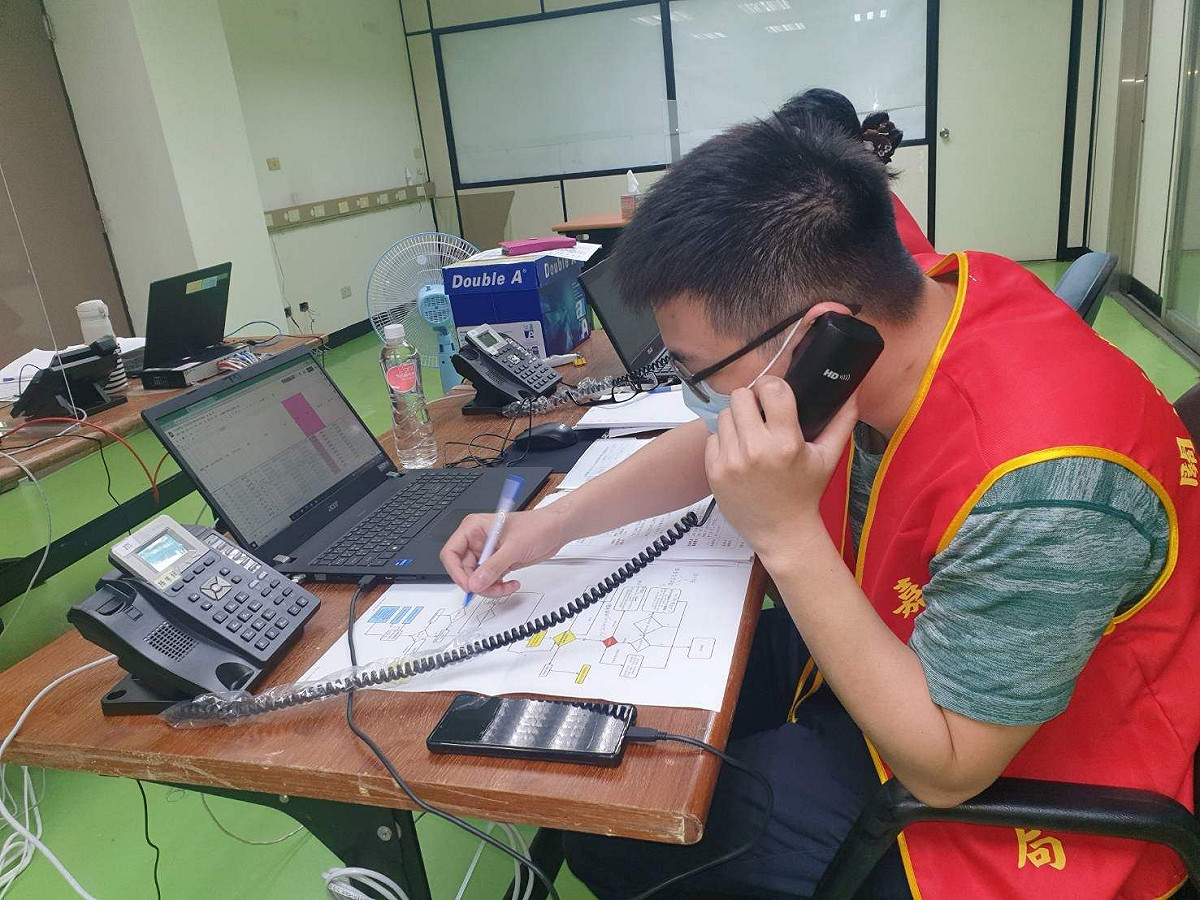 嘉義縣疫情關懷中心工作人員太過認真，晚上打電話關心民眾，被懷疑是詐騙集團。 圖：嘉義縣政府/提供（資料照）
