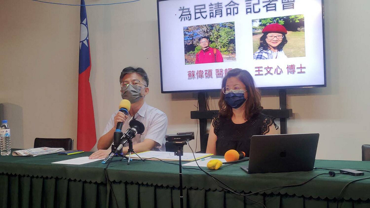 蘇偉碩(左)和王文心召開記者會。 圖：孫家銘攝