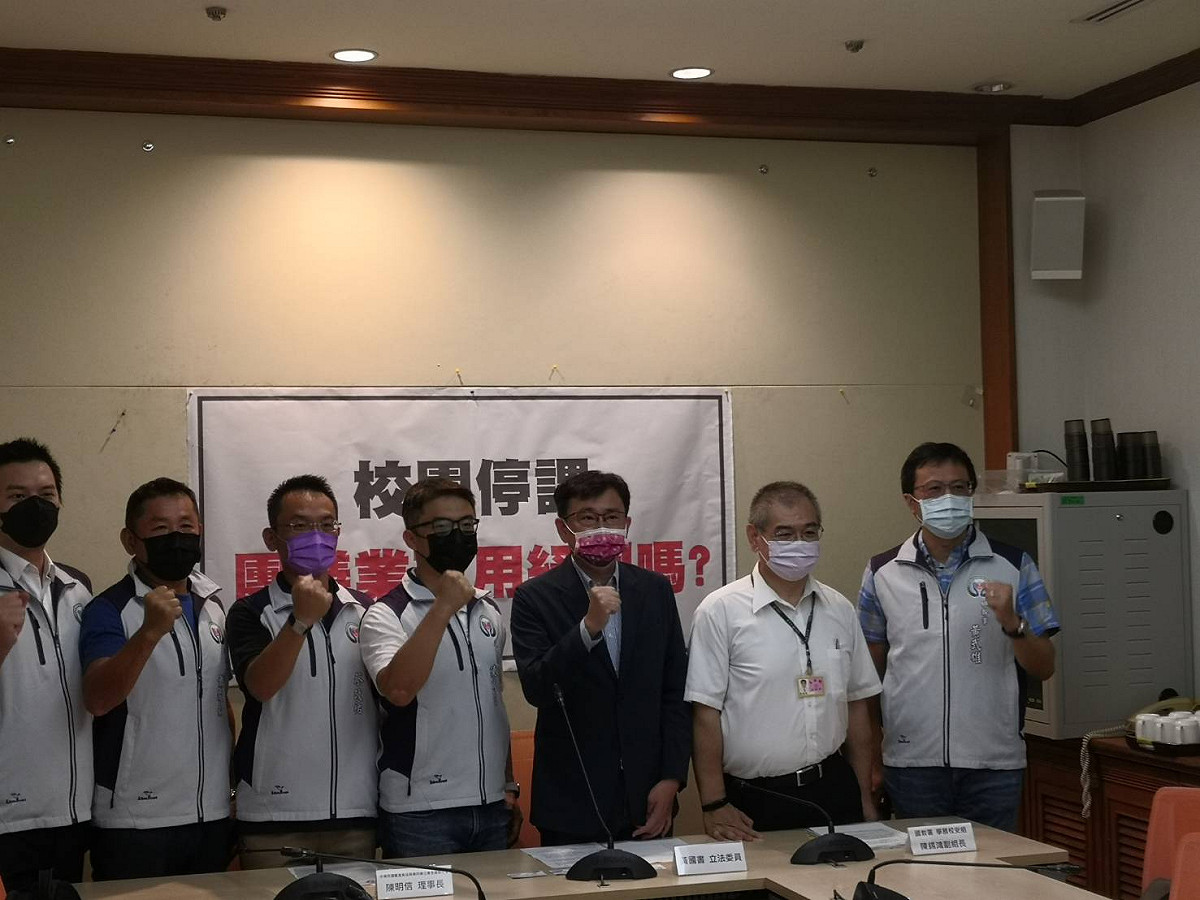 黃國書今召開「校園停課，團膳業不用紓困嗎？」記者會。 圖:陳佩君/攝