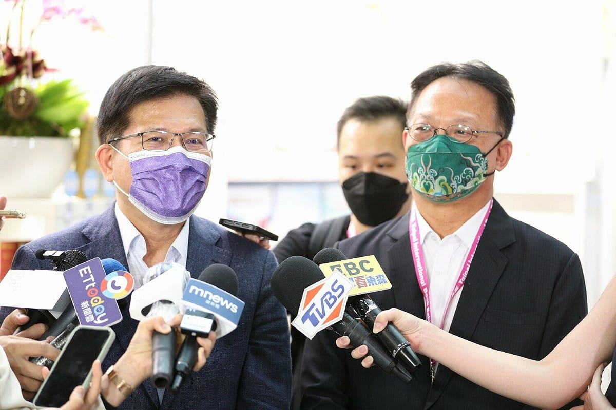 前交通部長林佳龍與吳坤佶醫師6日接受媒體訪問 圖：林佳龍辦公室提供