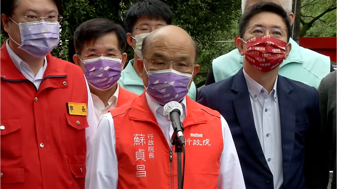 行政院長蘇貞昌今（7）天上午視察「基隆建德國小兒童疫苗施打情形」前受訪。 圖：擷自直播畫面