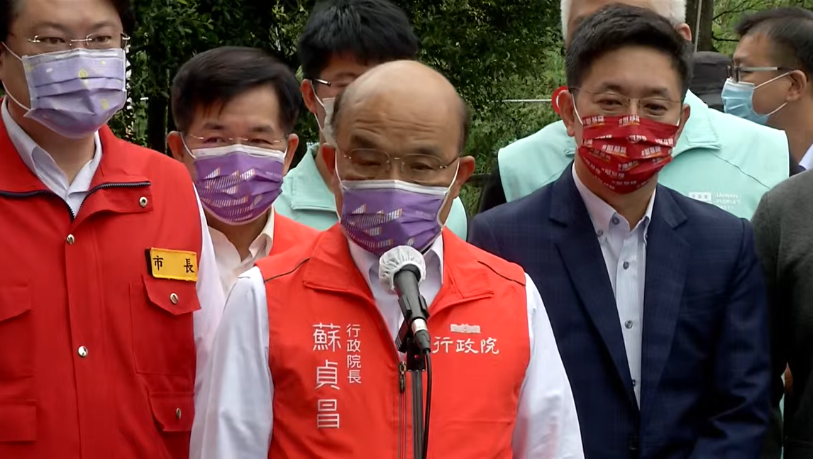 行政院長蘇貞昌今（7）天上午到基隆市視察建德國小兒童疫苗施打情形前受訪。 圖：擷自直播畫面