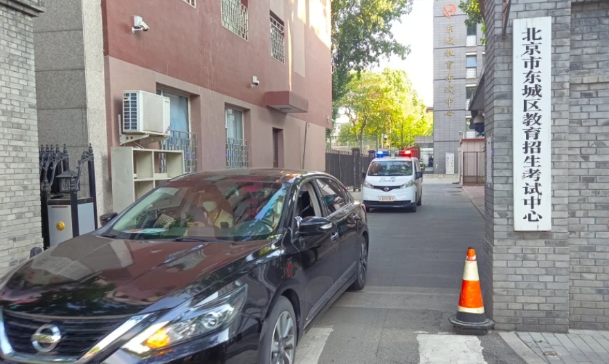 北京市東城區高考試卷專車運送。 圖：翻攝自騰訊網新聞