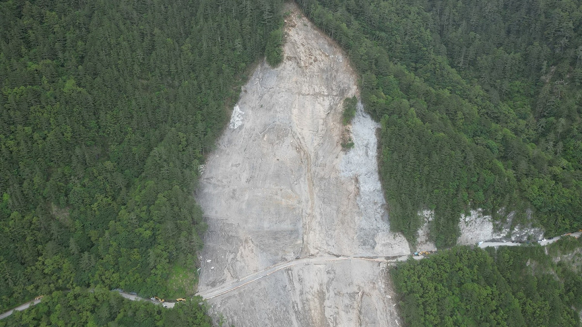 台8線中橫公路關原路段大規模坍方。 圖：公路總局第四區養護工程處／提供