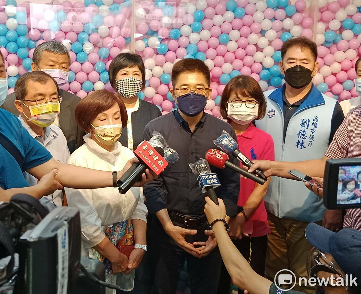 黃健庭(中)表示會將地方意見帶回黨中央參考。 圖：孫家銘攝