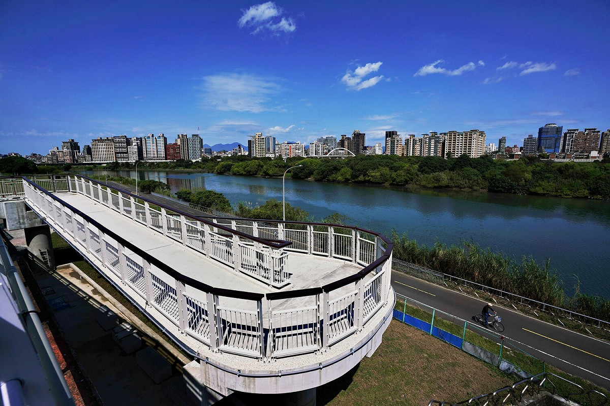 河濱無障礙坡道。 圖：新北市水利局提供