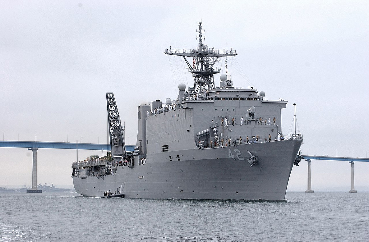 美國海軍「惠德比島級」船塢登陸艦(Whidbey Island-class)「日耳曼城號(LSD-42)」。 圖：翻攝維基百科/公眾領域