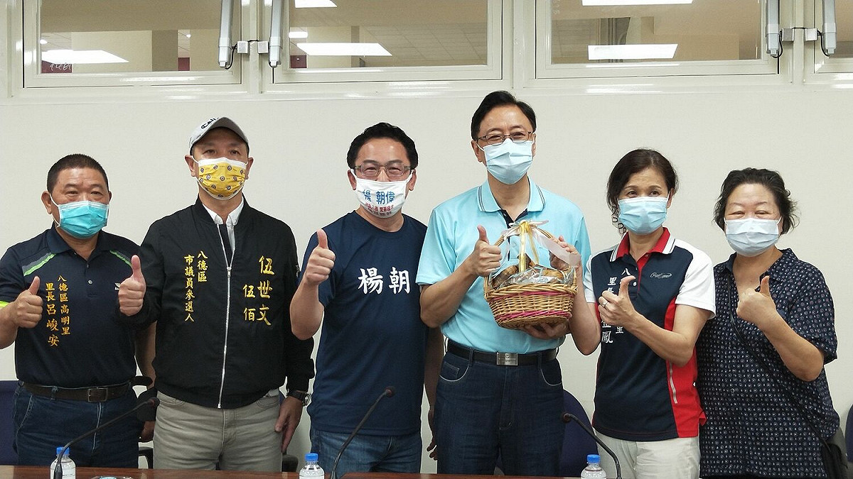 張善政拜會八德區地方士紳請益尋求支持。 圖：張善政競選辦公室/提供
