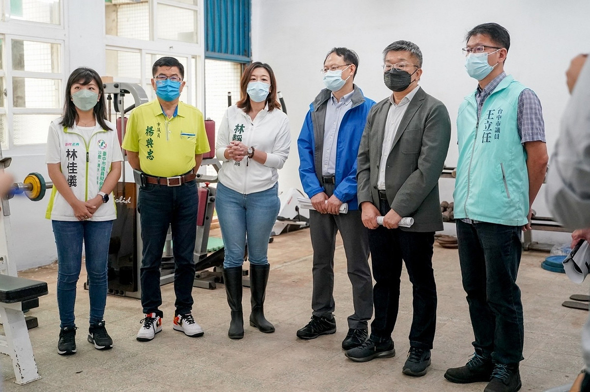 蔡其昌上午與林靜儀等人到北勢國民中學會勘時表示，會率台中市所有民進黨立委加入捷運跨黨派小組。 蔡其昌辦公室/提供
