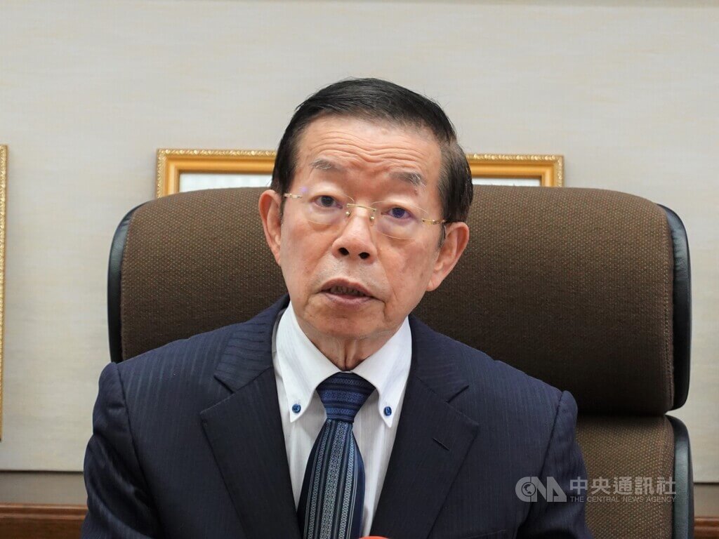 駐日代表謝長廷10日回答台灣駐日媒體有關台灣何時開放外國人觀光問題時表示，基本上須疫情下降才可能開放。他認為一旦開放觀光，就不應該隔離。 圖/中央社