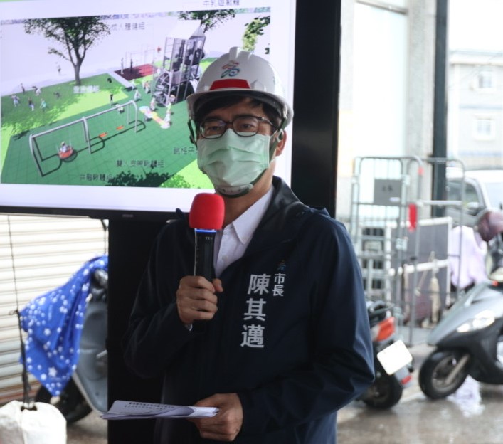 陳其邁表示將回收10萬有瑕疵的快篩劑。 圖：高雄市政府提供