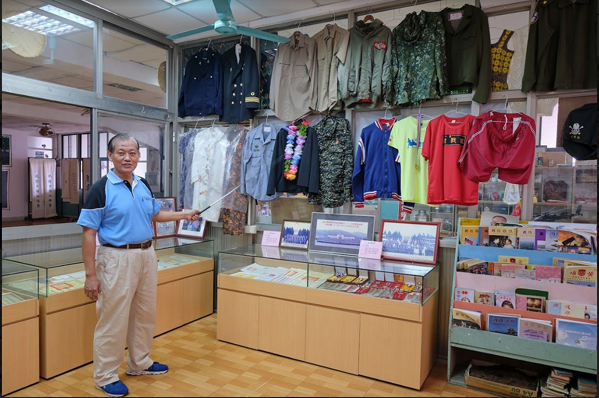 眷村文史館展出上千件陸海空軍文物，年代最久遠的從國共內戰時期保存至今。