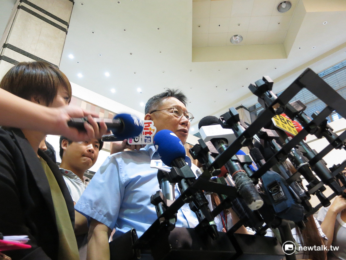 對於監察院指出北市廉政委員會違法一事，市長柯文哲回應，廉委會只是承襲前市長郝龍斌時期廉政肅貪中心，並無違法。 圖：呂佳峻/攝