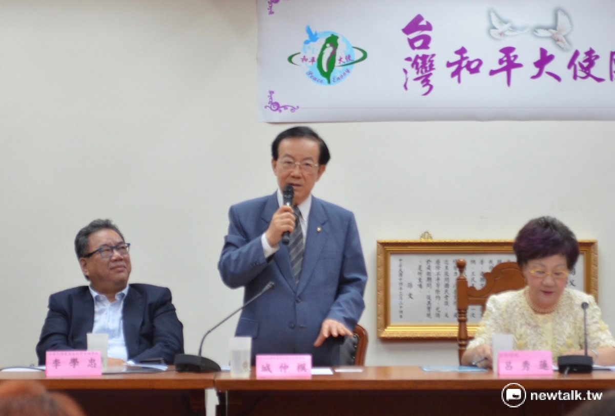 前司法院副院長城仲模（中）表示，過去從來沒有擔任過大法官的人又回任司法院，如果發生了，那他不知道司法改革要往哪個方向走。 圖：柯昱安/攝