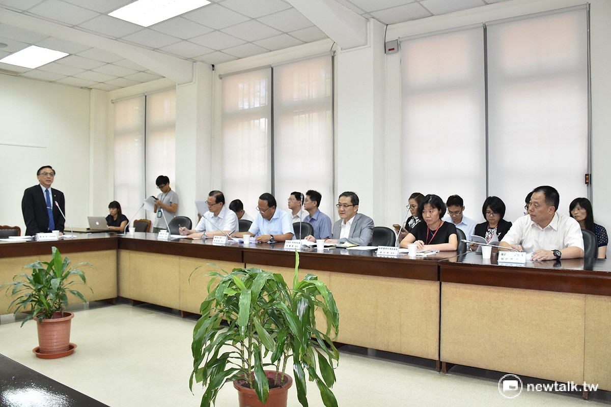 針對愛滋生阿立遭退學爭議，藍委陳宜民18日舉辦協調會，會中，國防大學與疾管署雙方對於阿立退學立場無共識，阿立是否能順利復學，依舊無解。 圖：新頭殼資料照片
