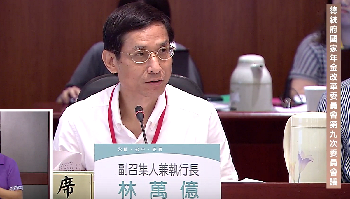 年改會執行長林萬億表示，93大遊行訴求是抗議蔡英文霸凌軍公教，但他看不出來。 圖：翻攝自年改會直播畫面