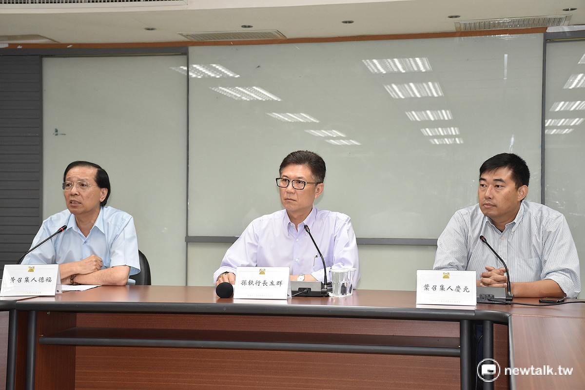 國家政策研究基金會執行長孫立群19日召開記者會重申，特偵組的建立是為了中立的查緝重大貪瀆行為，以及國家重大刑事案件，並批評民進黨「正逐步減少監督機制」。 圖：陳又瑞/攝