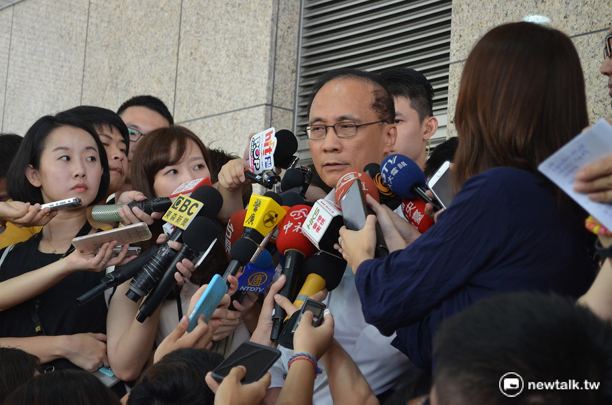 行政院長林全19日表示，補貼國道收費員絕非「有吵有糖吃」，而是要視他們的訴求正當性而定。 圖：柯昱安/攝