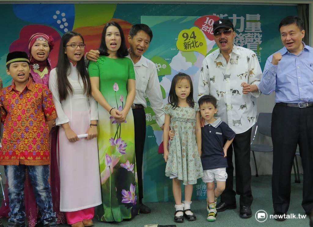 民進黨22日舉辦「新力量發聲─東南亞語親子歌唱比賽」起跑記者會，希望鼓勵新住民教導孩子講母語，增進對母國文化的認識。 圖：許芷敏/攝