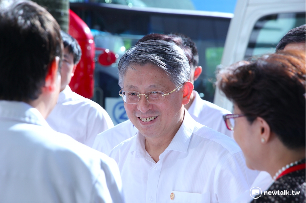 上海代表沙海林22日下午參訪台北聯合醫院中興院區，面對媒體詢問未來是否會到中南部或是民進黨政府執政的縣市參訪？沙海林回應，「雙方要有一定的共同政治基礎」。 圖：趙廣絜/攝