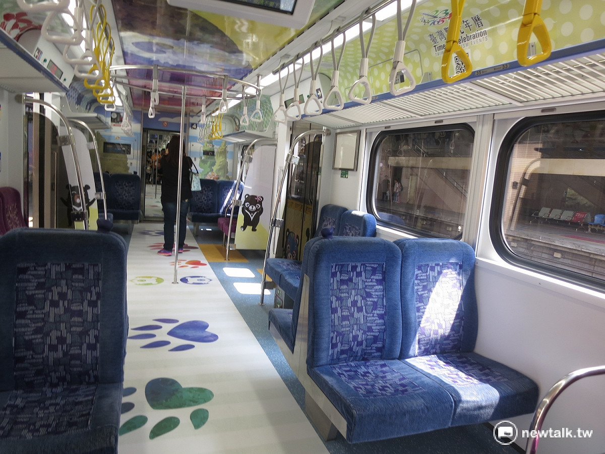 OhBear微笑觀光列車全車內外皆有設計，每個車廂的主題也都不同。 圖：呂佳峻/攝